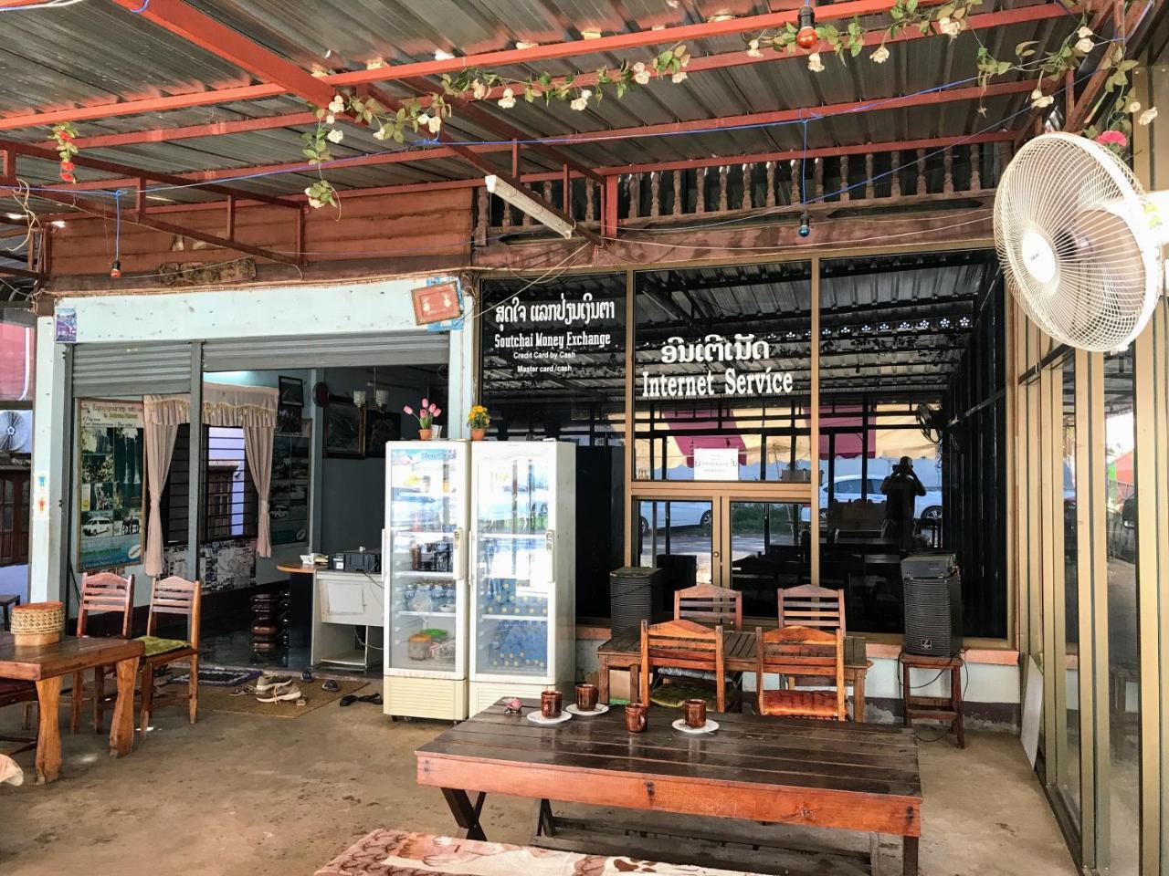 Soutchai Hostel And Tour Company Pakse Esterno foto