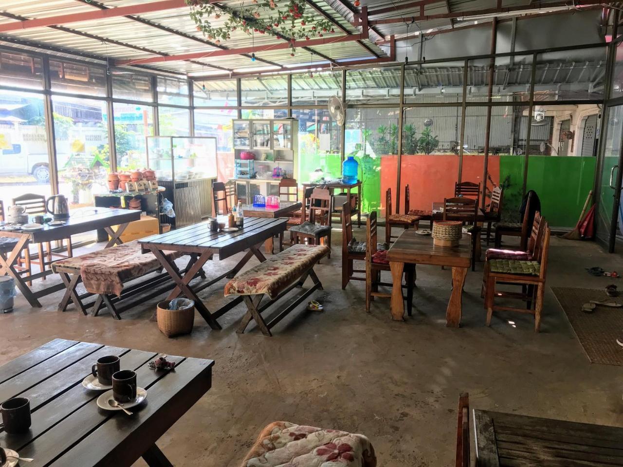 Soutchai Hostel And Tour Company Pakse Esterno foto