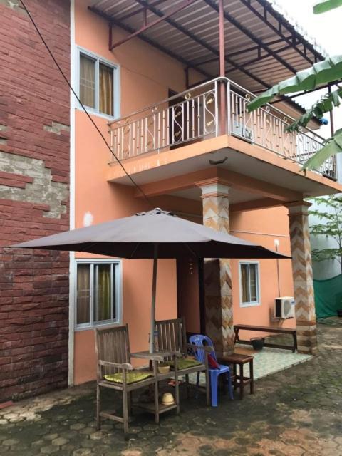 Soutchai Hostel And Tour Company Pakse Esterno foto