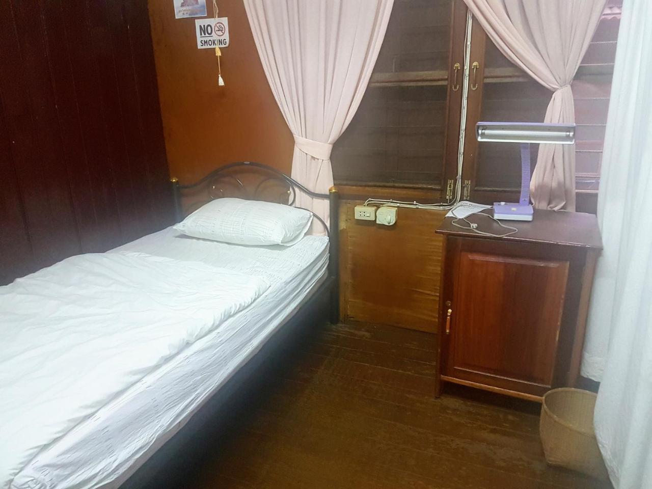 Soutchai Hostel And Tour Company Pakse Esterno foto