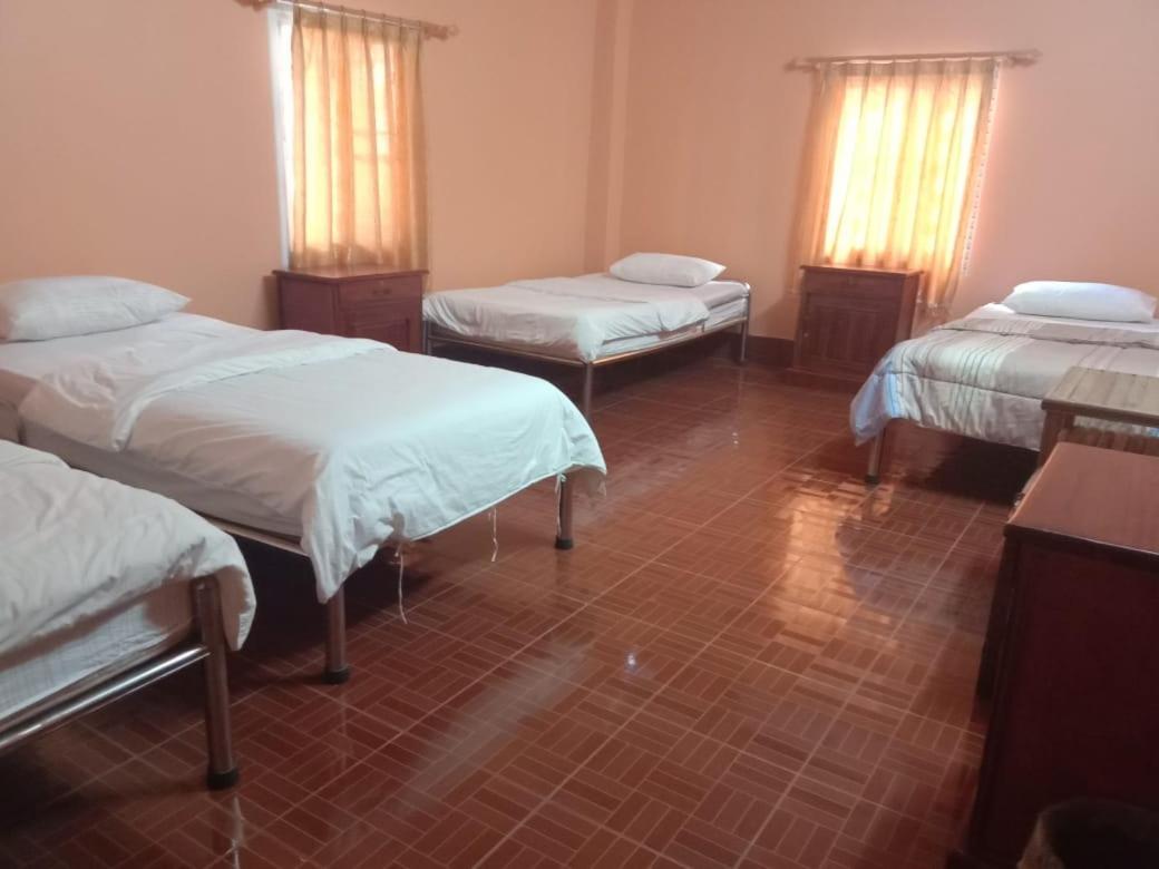 Soutchai Hostel And Tour Company Pakse Esterno foto