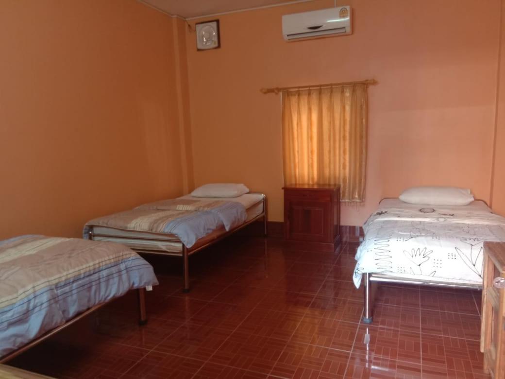 Soutchai Hostel And Tour Company Pakse Esterno foto