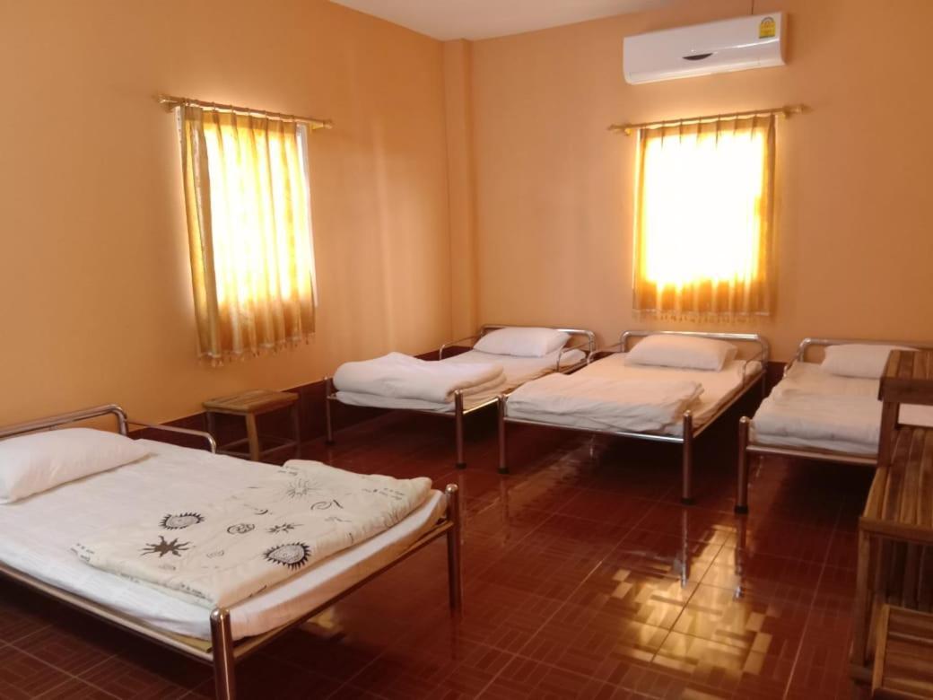 Soutchai Hostel And Tour Company Pakse Esterno foto