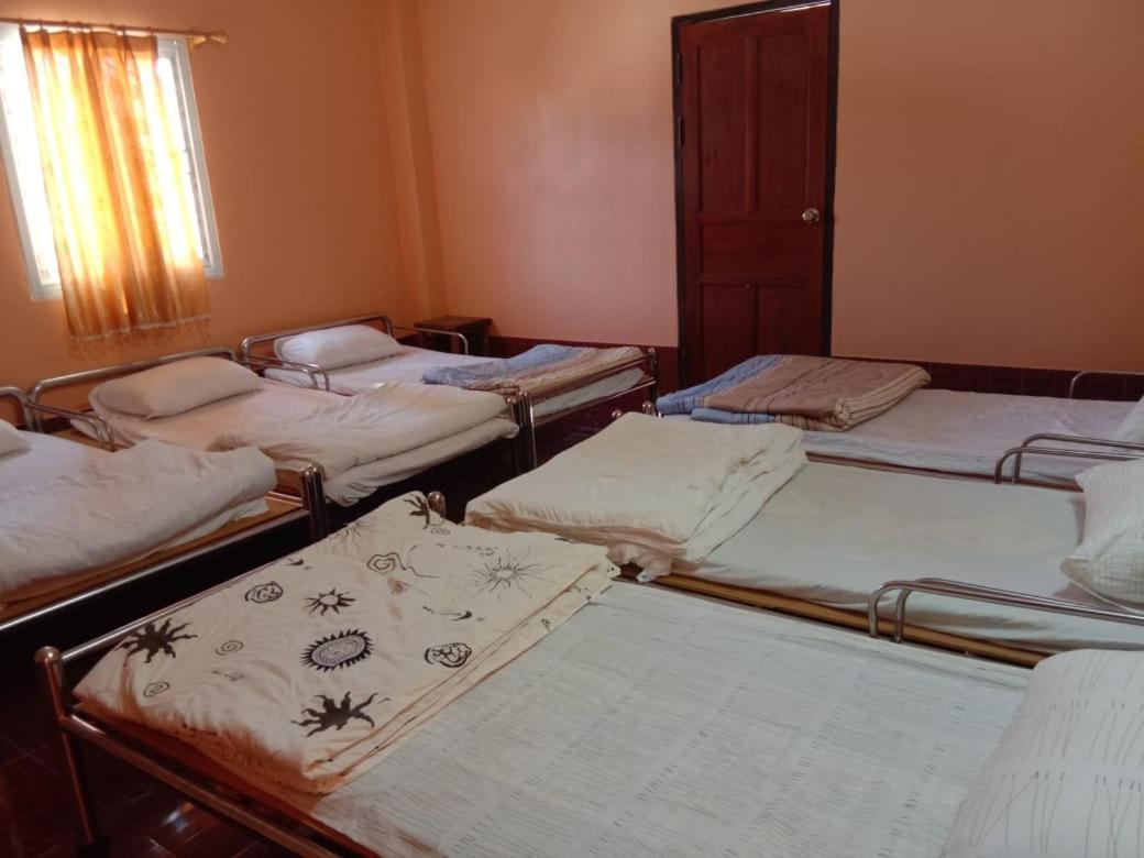 Soutchai Hostel And Tour Company Pakse Esterno foto