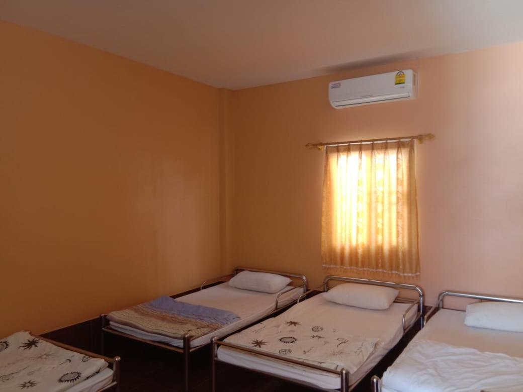 Soutchai Hostel And Tour Company Pakse Esterno foto